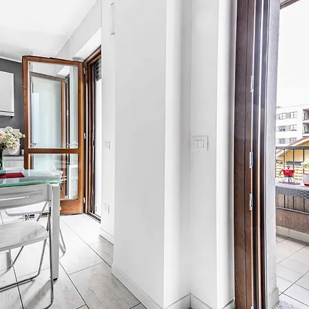 Altido Cosy 1-bed With Balcony Apartment *