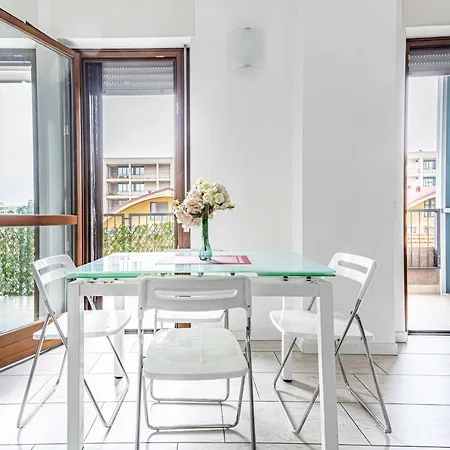 Altido Cosy 1-bed With Balcony