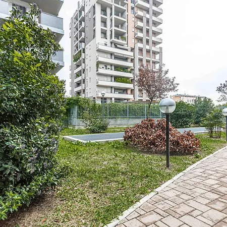 Altido Cosy 1-bed With Balcony