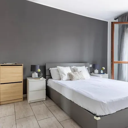 Altido Cosy 1-bed With Balcony Apartment