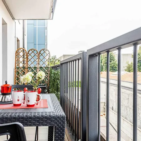Apartment Altido Cosy 1-bed With Balcony *